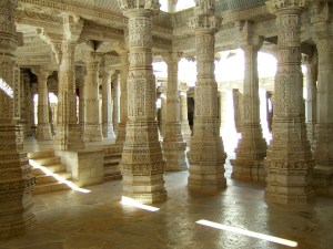 Ranakpur-Jain-Marble-Temple-pillars-Frescoes-Apr-2004-02